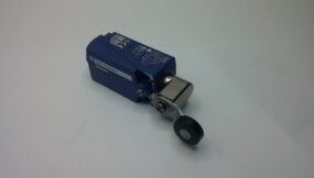 LIMIT SWITCH WITH ROLLER ARM